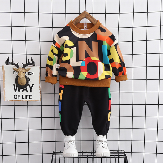 Chłopczykowy dwuczęściowy garnitur z nadrukiem liter na bawełnianym swetrze - zestaw wiosenno-jesienny - Wianko - 4
