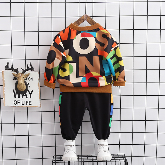 Chłopczykowy dwuczęściowy garnitur z nadrukiem liter na bawełnianym swetrze - zestaw wiosenno-jesienny - Wianko - 6
