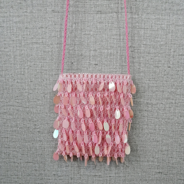 Ręcznie robiona różowa torba z cekinami i koralikami na ramię - Wianko - 1