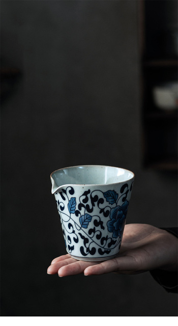 Płaska filiżanka do herbaty PINNY 200 ml z niebieskim i białym wzorem, wykonana z żaroodpornej ceramiki Chińskiej, idealna do serwowania herbaty przy użyciu techniki Kung Fu - Wianko - 19