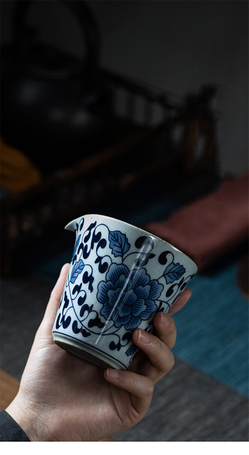 Płaska filiżanka do herbaty PINNY 200 ml z niebieskim i białym wzorem, wykonana z żaroodpornej ceramiki Chińskiej, idealna do serwowania herbaty przy użyciu techniki Kung Fu - Wianko - 14