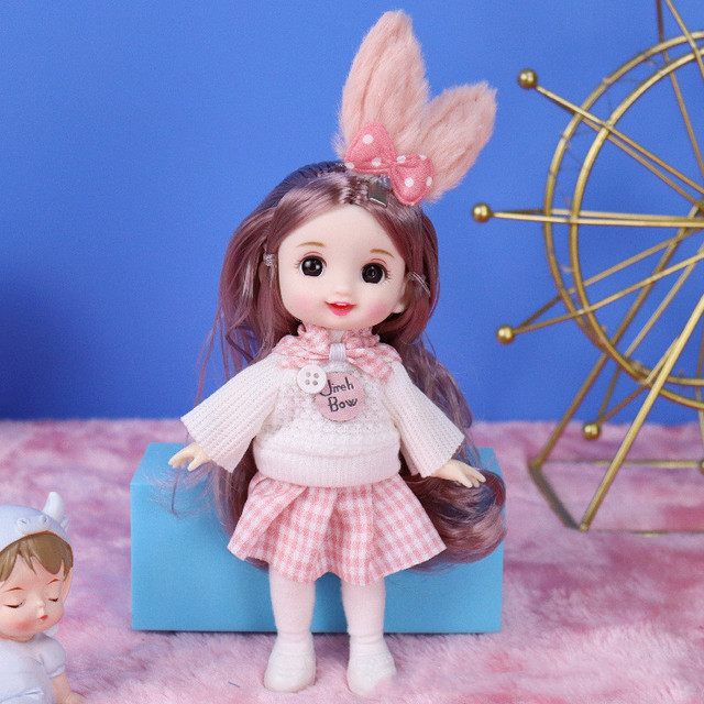 Lalka księżniczka o wysokości 16 cm z 13 wymiennymi elementami ubioru i uśmiechem - idealna zabawka dla dzieci - Wianko - 9