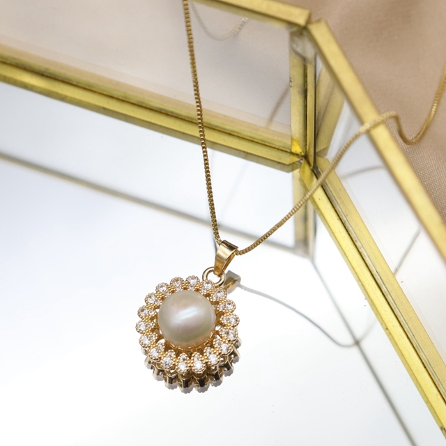 Naszyjnik z mosiądzu, galwanicznie pozłacany, inkrustowany cyrkoniami i perłą słodkowodną w kształcie słonecznika - Wianko - 8