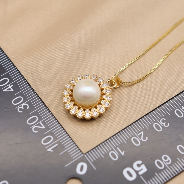 Naszyjnik z mosiądzu, galwanicznie pozłacany, inkrustowany cyrkoniami i perłą słodkowodną w kształcie słonecznika - Wianko - 9
