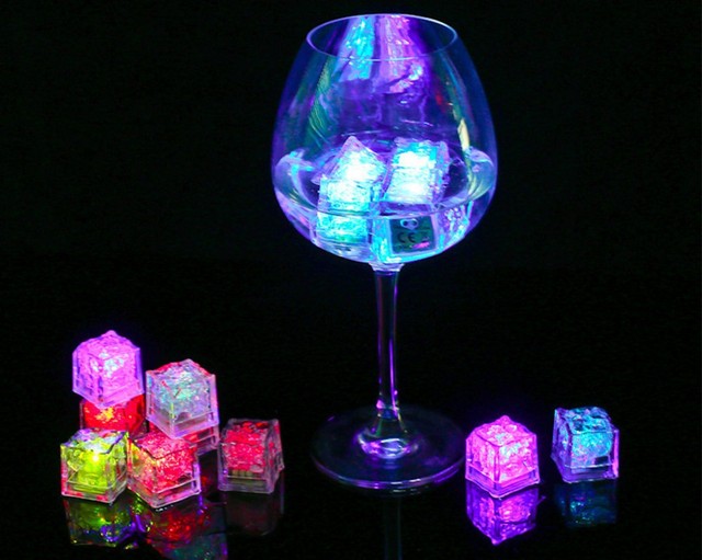 Kolorowe migotanie indukcyjne światełko LED na kieliszki do wina - dekoracyjny blok lodu w barwach fluorescencyjnych, idealny na wesele lub inne imprezy - Wianko - 6