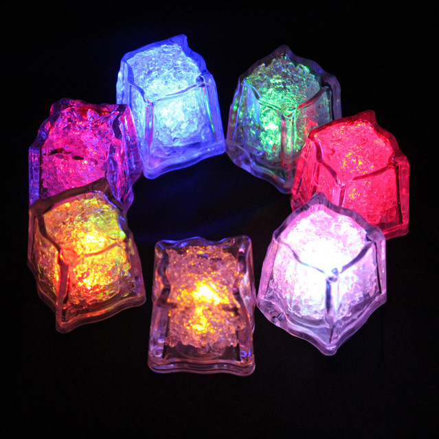 Kolorowe migotanie indukcyjne światełko LED na kieliszki do wina - dekoracyjny blok lodu w barwach fluorescencyjnych, idealny na wesele lub inne imprezy - Wianko - 3