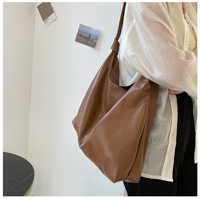 Koreańska skórzana torba na ramię dla kobiet z dużą pojemnością - nowoczesna, miękka, przenośna i casualowa - Wianko - 16