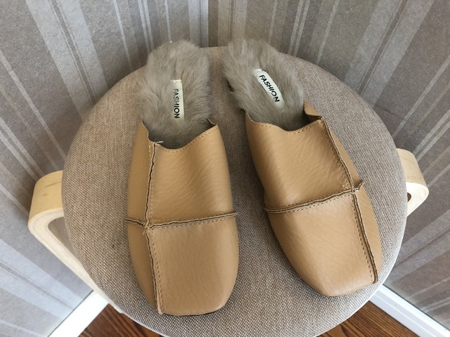 Damskie pantofle na niskim obcasie w stylu retro z sztucznym futrem - nowa kolekcja na jesień 2019 - Wianko - 1