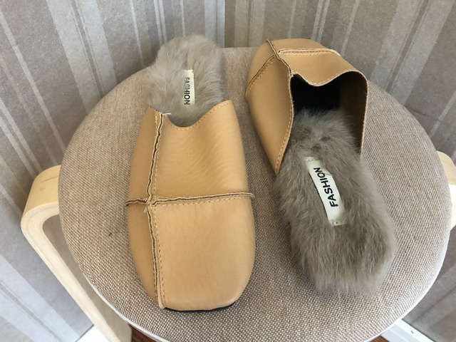 Damskie pantofle na niskim obcasie w stylu retro z sztucznym futrem - nowa kolekcja na jesień 2019 - Wianko - 2