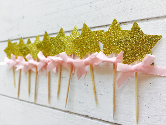 Wykałaczki brokatowe z różową kokardką - 12 sztuk, w kształcie gwiazdki i ciastka, idealne do dekoracji tortu na ślub, zaręczyny i urodziny - Wianko - 1