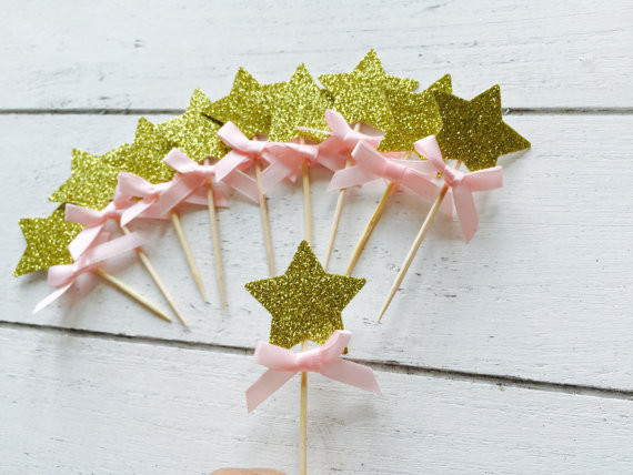 Wykałaczki brokatowe z różową kokardką - 12 sztuk, w kształcie gwiazdki i ciastka, idealne do dekoracji tortu na ślub, zaręczyny i urodziny - Wianko - 2