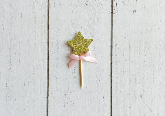 Wykałaczki brokatowe z różową kokardką - 12 sztuk, w kształcie gwiazdki i ciastka, idealne do dekoracji tortu na ślub, zaręczyny i urodziny - Wianko - 3
