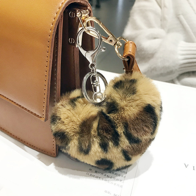 Breloczek na klucze - Urocza torba brelok z futrzanym fałszywym królikiem i sercem pomponem - prezenty dla kobiet - Wianko - 8