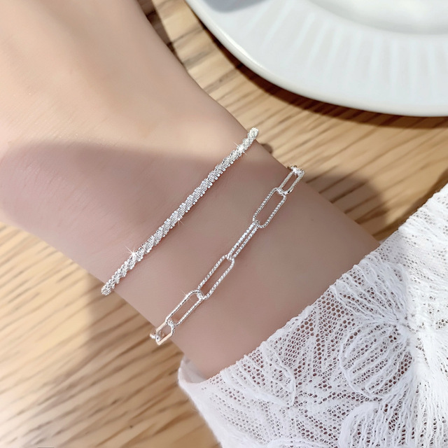 Elegancka minimalistyczna bransoletka z lśniącym, masywnym łańcuszkiem i unikalnym charms sercem - dla kobiet i dziewcząt - Wianko - 4