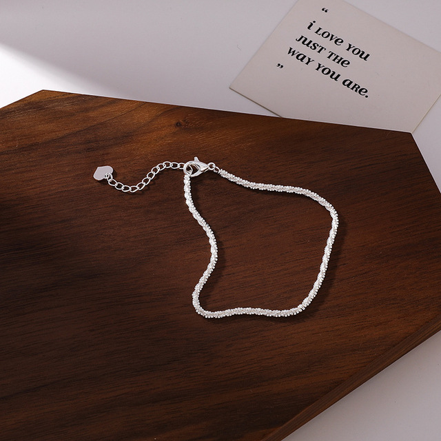 Elegancka minimalistyczna bransoletka z lśniącym, masywnym łańcuszkiem i unikalnym charms sercem - dla kobiet i dziewcząt - Wianko - 9