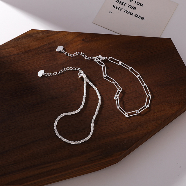 Elegancka minimalistyczna bransoletka z lśniącym, masywnym łańcuszkiem i unikalnym charms sercem - dla kobiet i dziewcząt - Wianko - 7