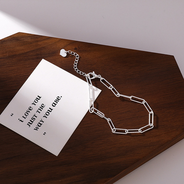 Elegancka minimalistyczna bransoletka z lśniącym, masywnym łańcuszkiem i unikalnym charms sercem - dla kobiet i dziewcząt - Wianko - 12