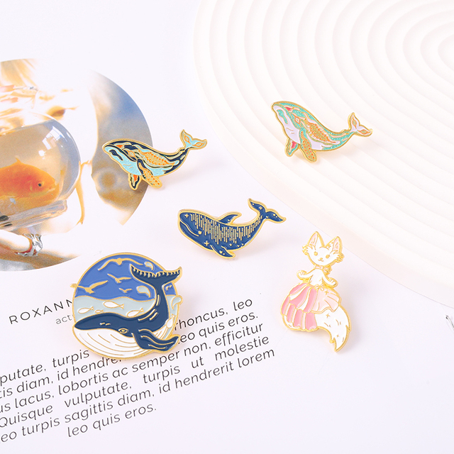 Broszka emaliowana z motywem podmorskich zwierząt - wieloryb, ryby, lis, kreskówkowy styl - torba z kapeluszem i naszywką - biżuteria dla dzieci i dorosłych - Wianko - 20