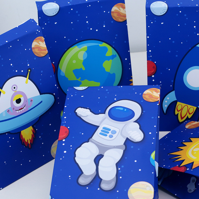 Astronautyczne torby na prezenty - idealne do pakowania cukierków na urodzinową imprezę! Dekoracje Spaceman dla dzieci w formie papierowej rakiety i Ziemia - Wianko - 7