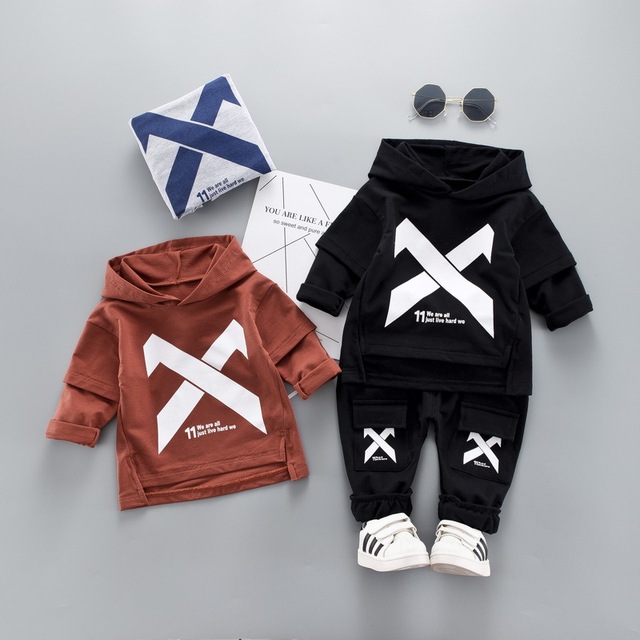 Zestaw dziecięcy: Jesienny garnitur bawełniany dla chłopców i dziewczynek, zawierający bluzkę z krótkim rękawem oraz spodnie, ozdobiony słoniem z kreskówki - 2 sztuki - Wianko - 1