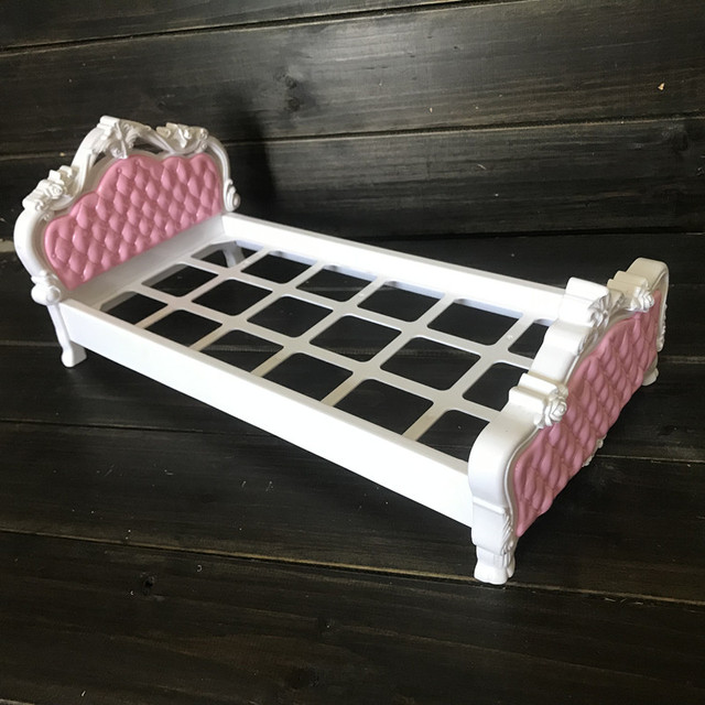 Białe różowe fioletowe łóżko dla lalek w skali 1/6 z tworzywa - 25-30cm dom dla lalek | Prezent urodzinowy dla dziewczynki - Wianko - 16