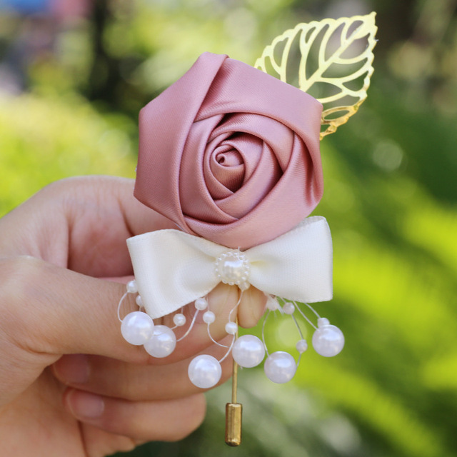 Pan młody drużba: Boutonniere na imprezę, bal, garnitur dla mężczyzn - Handmade satynowa róża, nowy styl pani, tkaniny broszka kwiat - Wianko - 29