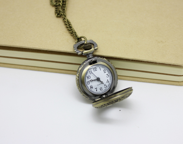 Zegarek kieszonkowy stylu wiktoriańskiego z aniołkiem Kupidynem i łańcuszkiem - 12 sztuk/partia - Wianko - 6