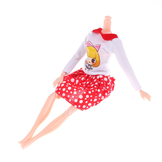 Ręcznie robiona spódnica z kolorowymi kropeczkami dla lalek - modne ubranie idealne jako prezent dla dziewczynek - Wianko - 3