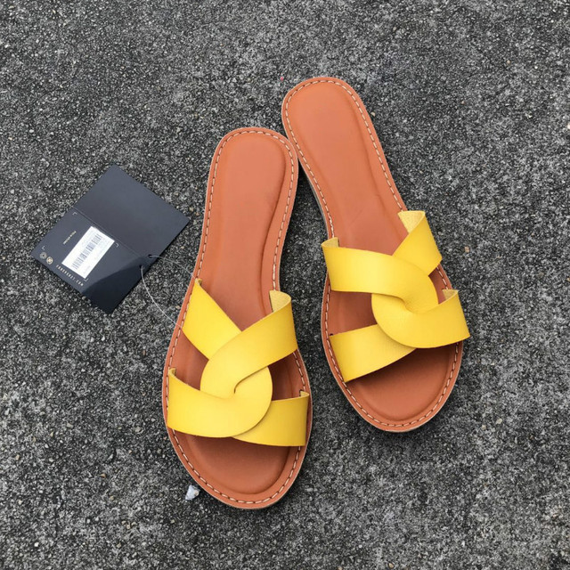 Beżowe sandały plażowe damskie na płaskiej podeszwie z krótkim zapięciem na rzep i ozdobnymi przeszyciami - Wianko - 7