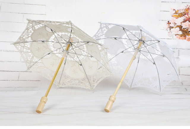 Biały parasol bawełniany w technice koronkowej do fotografii ślubnej i romantycznych sesji zdjęciowych - Wianko - 5