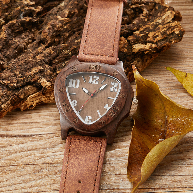 Męski zegarek z drewnianym trójkątnym kopertem, wykonany z naturalnego bambusa, z brązowym skórzanym paskiem - Wianko - 7