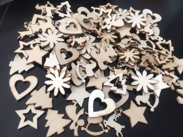 100 sztuk małych drewnianych naklejek na Boże Narodzenie - serce, choinka, anioł, łoś, gwiazda, kwiat - dekoracje DIY na imprezę świąteczną - Wianko - 6