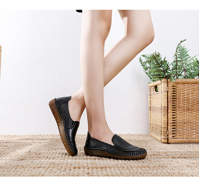 Damskie płaskie mokasyny ze skóry naturalnej AARDIMI - wsuwane buty z wycięciami i kwiatowymi detalami - sportowy design - Wianko - 35