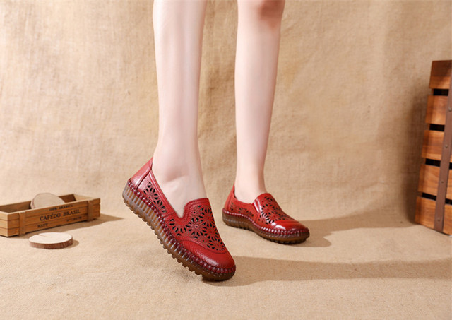 Damskie płaskie mokasyny ze skóry naturalnej AARDIMI - wsuwane buty z wycięciami i kwiatowymi detalami - sportowy design - Wianko - 13
