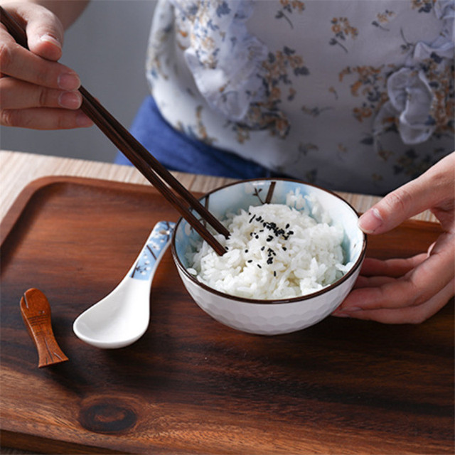 Japońska ceramiczna miseczka na ryż i makaron z niebieskim i białym wzorem kwiatów wiśni - Wianko - 12