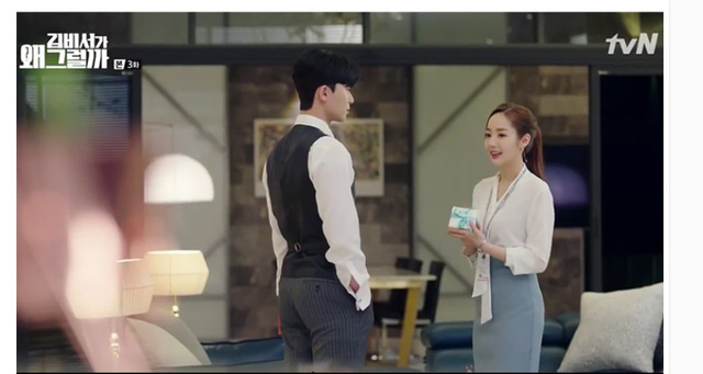 Biała bluzka koszulowa z dużą wstążką - TV koreański dramat Kim, sekretarz uśmiecha się, ciężarna kobieta - Wianko - 2