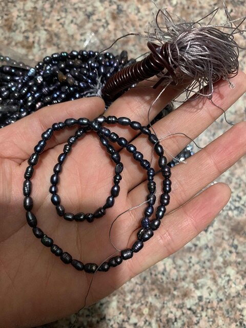 Naturalne czarne perły słodkowodne o poziomym kształcie ryżu do tworzenia biżuterii naszyjnik 4-5mm - Wianko - 1