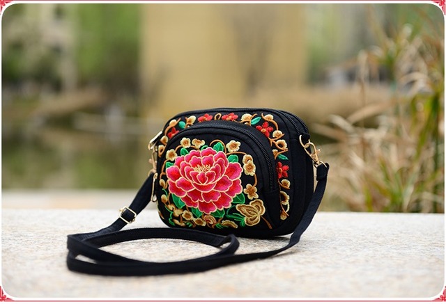 Nowe etniczne torebki damskie z haftem: kwiatowe wzory na ramię i Crossbody - Wianko - 13