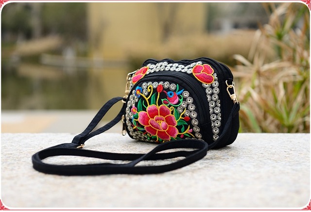 Nowe etniczne torebki damskie z haftem: kwiatowe wzory na ramię i Crossbody - Wianko - 16
