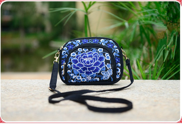 Nowe etniczne torebki damskie z haftem: kwiatowe wzory na ramię i Crossbody - Wianko - 3