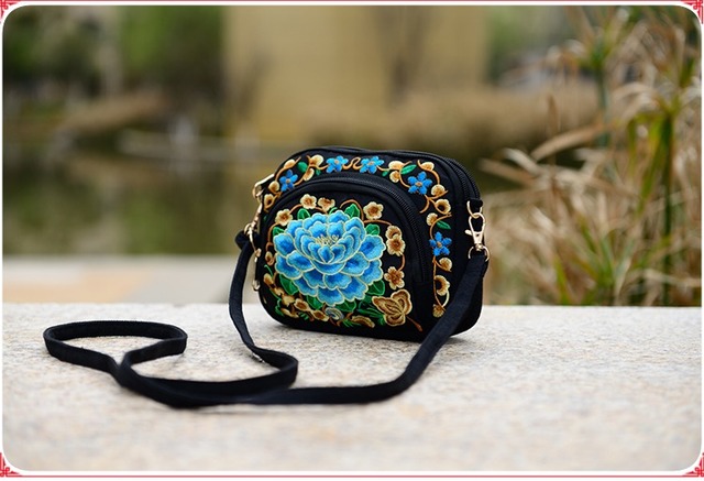 Nowe etniczne torebki damskie z haftem: kwiatowe wzory na ramię i Crossbody - Wianko - 14
