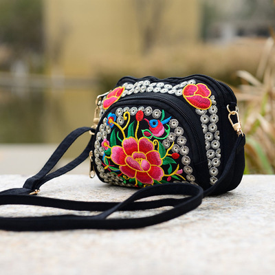 Nowe etniczne torebki damskie z haftem: kwiatowe wzory na ramię i Crossbody - Wianko - 2