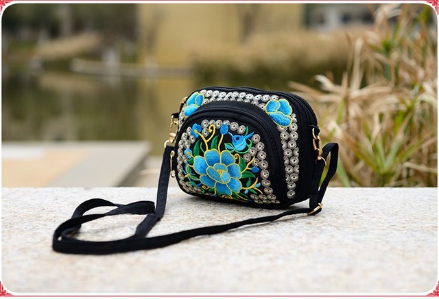 Nowe etniczne torebki damskie z haftem: kwiatowe wzory na ramię i Crossbody - Wianko - 17
