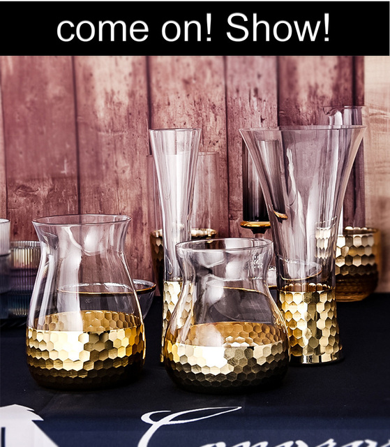 Złoty szklany wazon o strukturze plastra miodu w stylu nordyckim - Wianko - 2