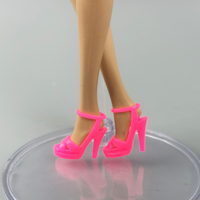Buty na wysokim obcasie dla lalek Barbie - 5 par w losowych kolorach - Wianko - 5