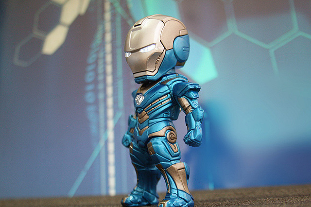 Figurka akcji Iron Man Avengers Disney - zabawka dla dzieci wojna bez granic, luminescencyjna figurka superbohatera - Wianko - 6