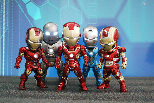 Figurka akcji Iron Man Avengers Disney - zabawka dla dzieci wojna bez granic, luminescencyjna figurka superbohatera - Wianko - 3