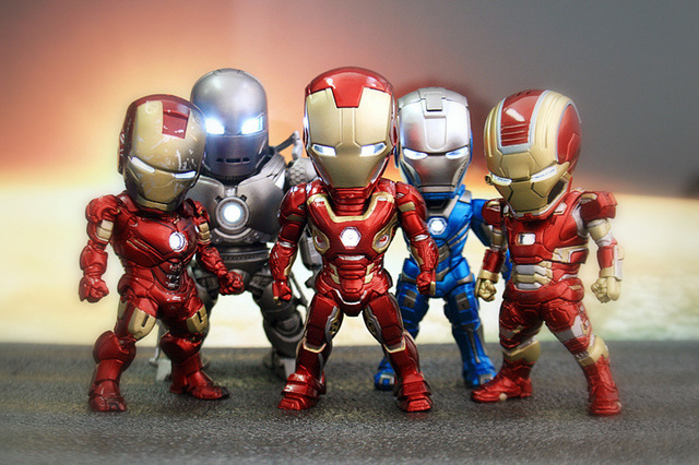 Figurka akcji Iron Man Avengers Disney - zabawka dla dzieci wojna bez granic, luminescencyjna figurka superbohatera - Wianko - 2