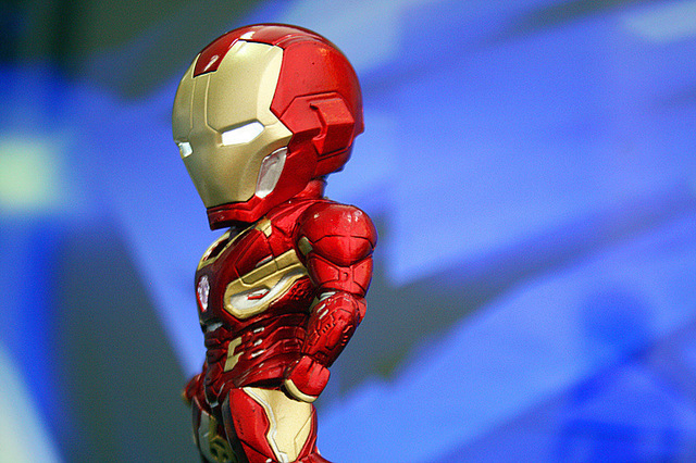 Figurka akcji Iron Man Avengers Disney - zabawka dla dzieci wojna bez granic, luminescencyjna figurka superbohatera - Wianko - 9
