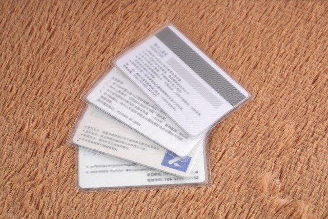 Wodoodporna przezroczysta karta plastikowa etui na identyfikator i karty kredytowe - Wianko - 6